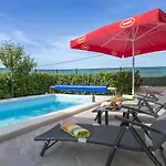 بيت للعطل Family Friendly House With A Swimming Pool Gornje Sitno, Split - 20009 Gornje Sitno