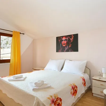 Family Friendly House With A Swimming Pool Gornje Sitno, Split - 20009 Holiday home