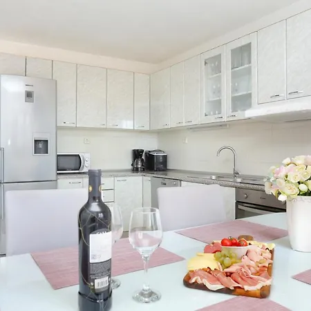 Family Friendly House With A Swimming Pool Gornje Sitno, Split - 20009 * Gornje Sitno