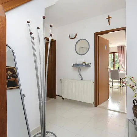 Holiday home Family Friendly House With A Swimming Pool Gornje Sitno, Split - 20009