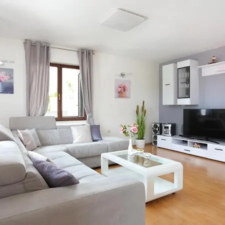 Family Friendly House With A Swimming Pool Gornje Sitno, Split - 20009 Holiday home Gornje Sitno