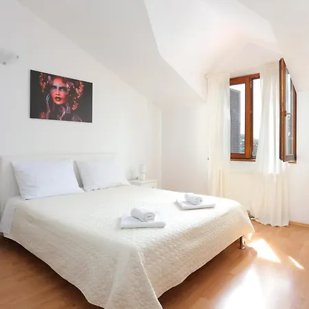 Family Friendly House With A Swimming Pool Gornje Sitno, Split - 20009 Holiday home