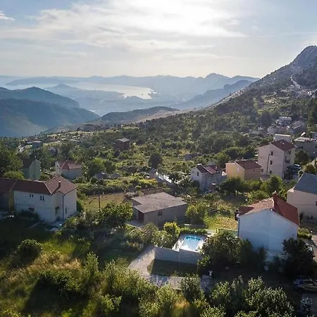 Holiday home Family Friendly House With A Swimming Pool Gornje Sitno, Split - 20009 *